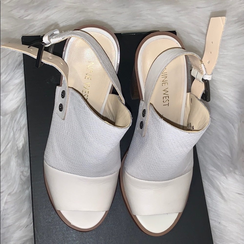 Size 5 (US) White Nine West sandal Pump